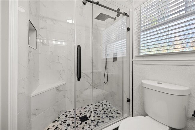 Building Photo - 748 Altaloma Ave