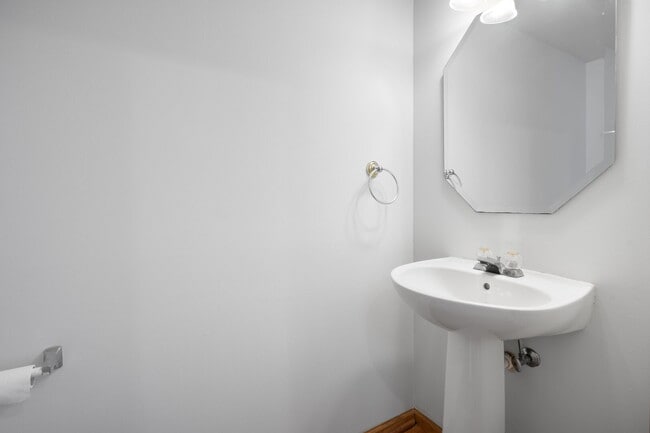 Building Photo - 2877 Stonewater Dr