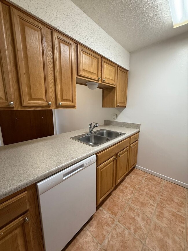 Building Photo - 126 Classic Ct
