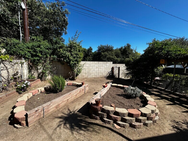 Building Photo - 254 N Canyon Blvd