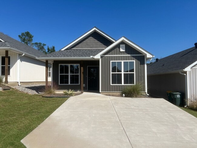 Primary Photo - 3 Bed 3 Bath Home