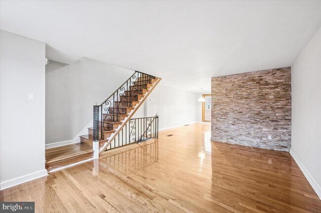 Building Photo - 650 Magnolia Ave