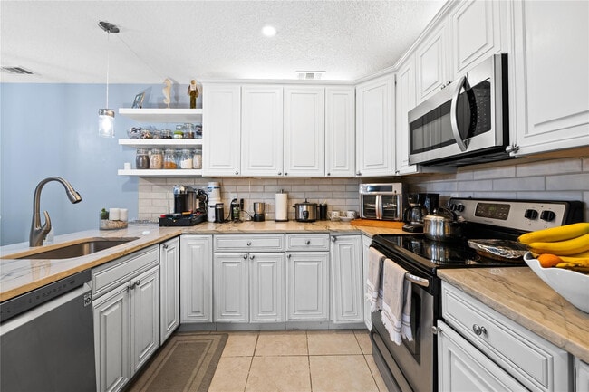 Building Photo - 3387 Cocoplum Cir