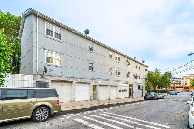 Building Photo - 524-526 4th St