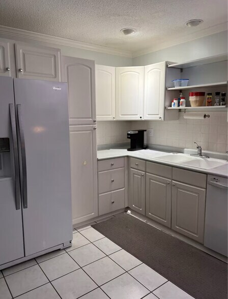 Building Photo - 2032 Hearthwood Ct