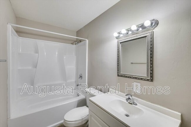 Building Photo - 329 Verdery Dr