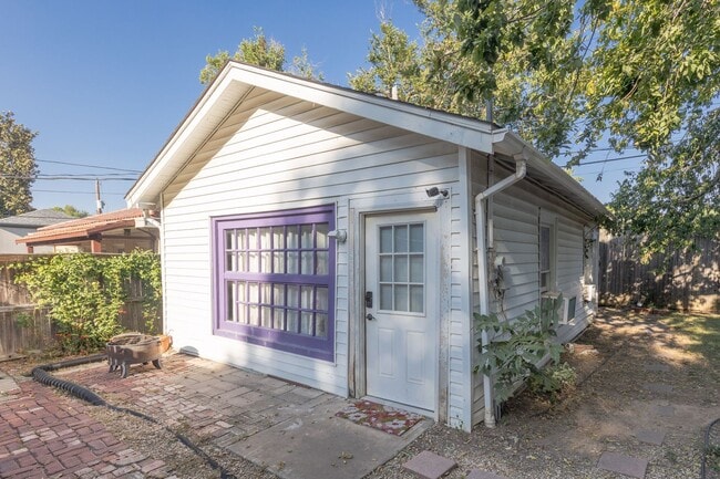 Building Photo - Fully Furnished Apartment in Historic Tracy Park