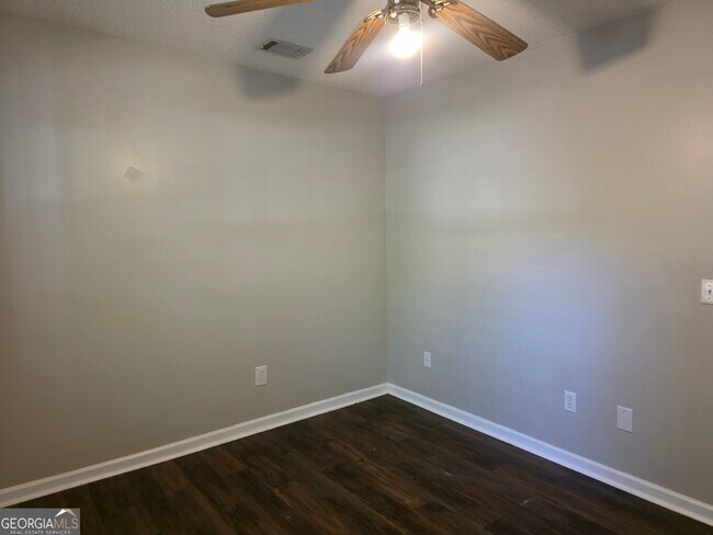 Building Photo - 622 Plantation Dr