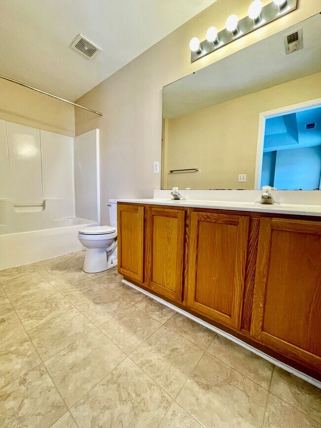 Building Photo - 5308 Jocelyn Ln