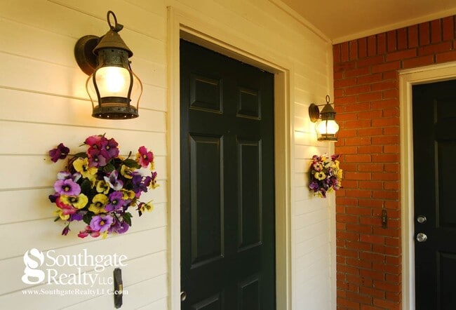 Building Photo - Woodshire Duplexes & Townhomes