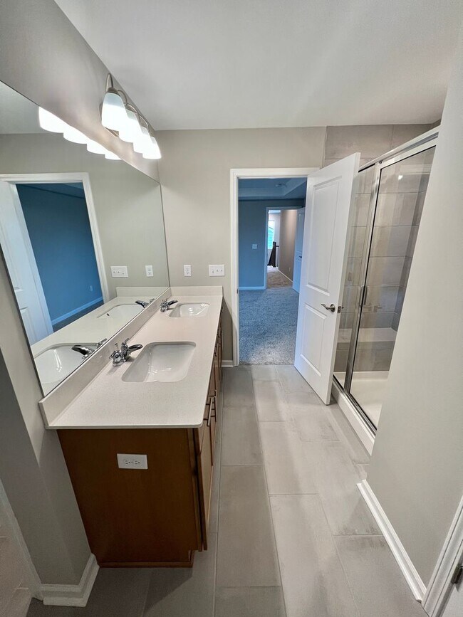 Building Photo - Like New 4 Bedroom Home w/ 2 Car Garage