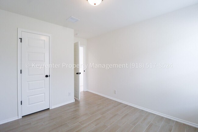 Building Photo - 3 Bed | 2 Bath in Owasso!