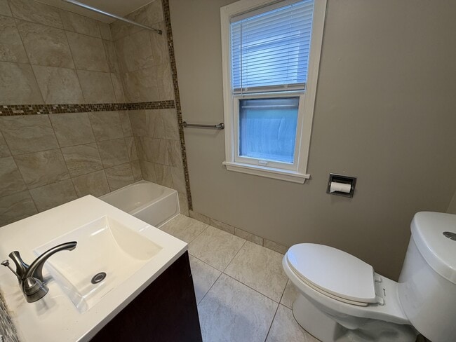 Building Photo - 4425 N 105th St