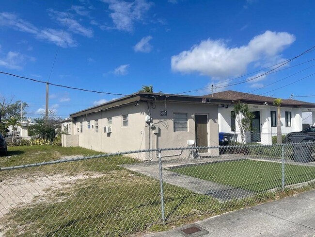Primary Photo - 4015 SW 19th St