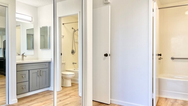 Building Photo - BEAUTIFULLY RENOVATED 1 BEDROOM UNIT IN DO...