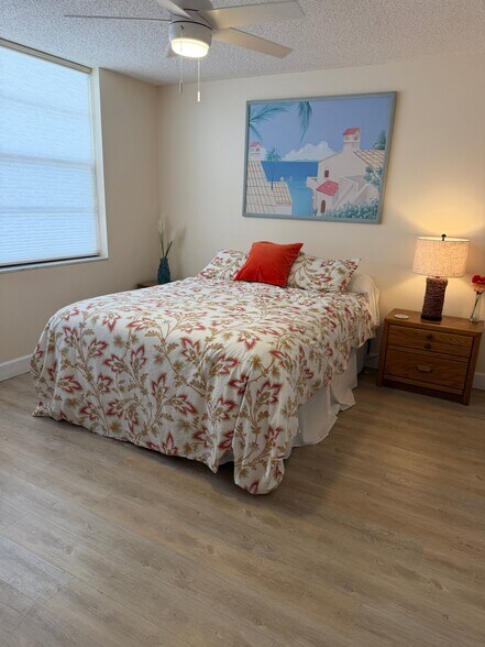 Building Photo - 7600 Sun Island Dr S