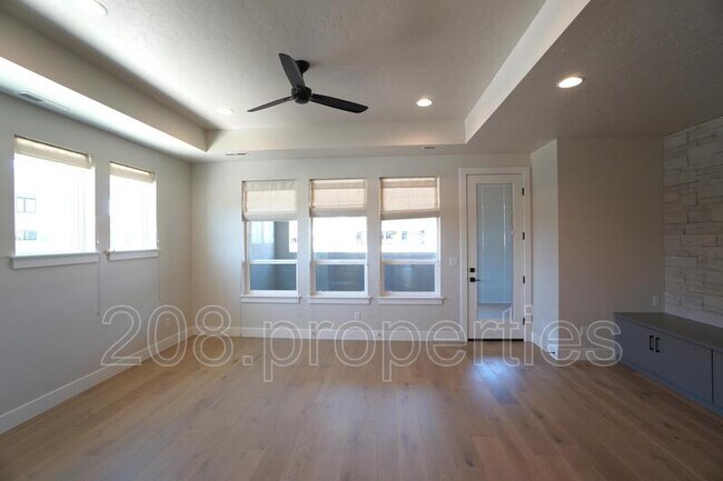 Building Photo - 3045 S Honeycomb Way