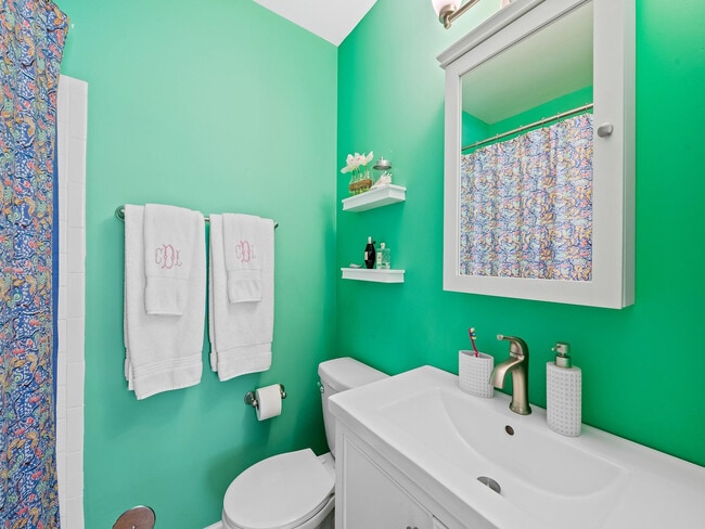 Building Photo - 1989 NE 15th Ave