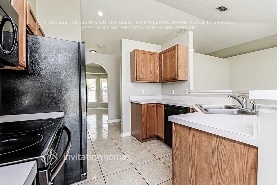 Building Photo - 1160 St Tropez Ct