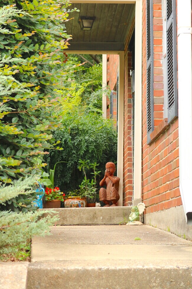 Building Photo - 1650 Valley Ave