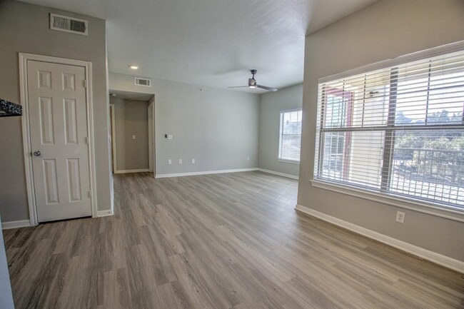 Building Photo - 2320 Gracy Farms Ln