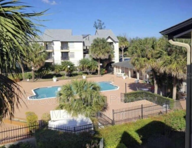 Building Photo - 1956 Lake Atriums Cir
