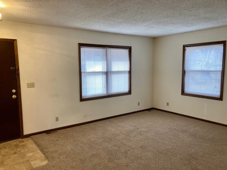 Building Photo - 603 W Torrance St