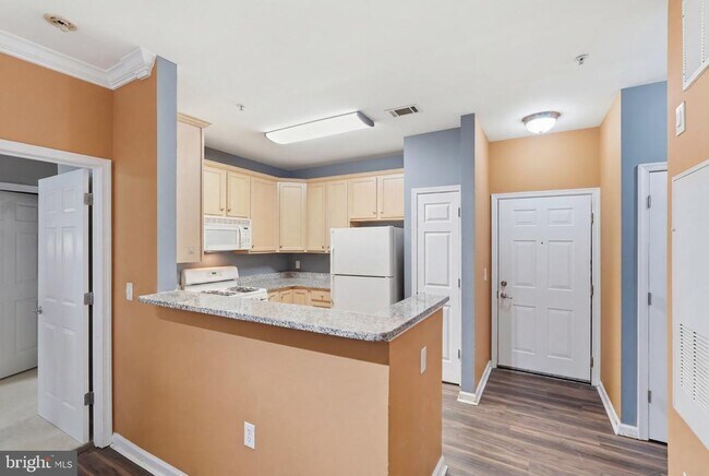 Building Photo - 3850 Lightfoot St