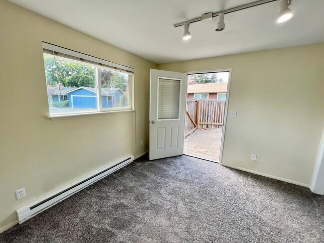 Building Photo - 1707 College Pl