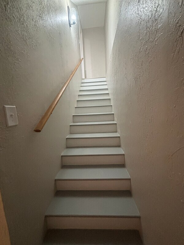 Building Photo - Room in Duplex on Middle St