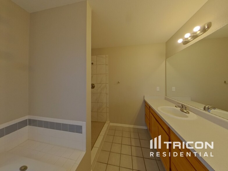Building Photo - 9508 Waterbury Dr
