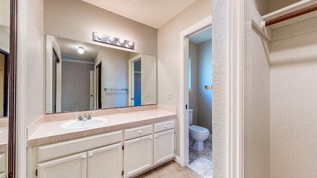 Building Photo - Well Maintain West Side Single Story 3 bedroom 2 bathroom home with 2 car garage