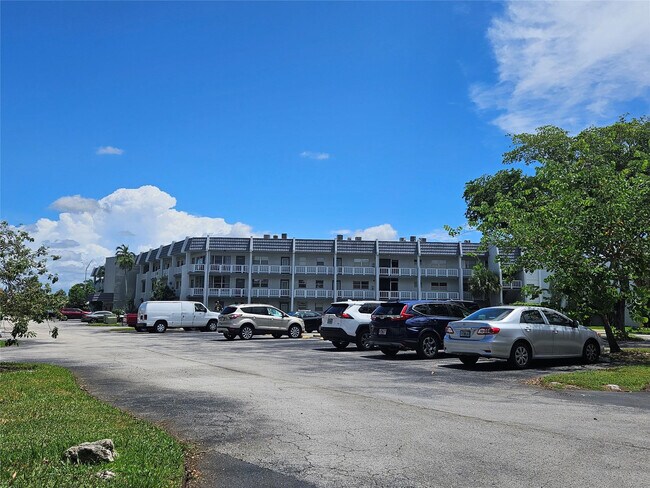 Primary Photo - 6650 Royal Palm Blvd