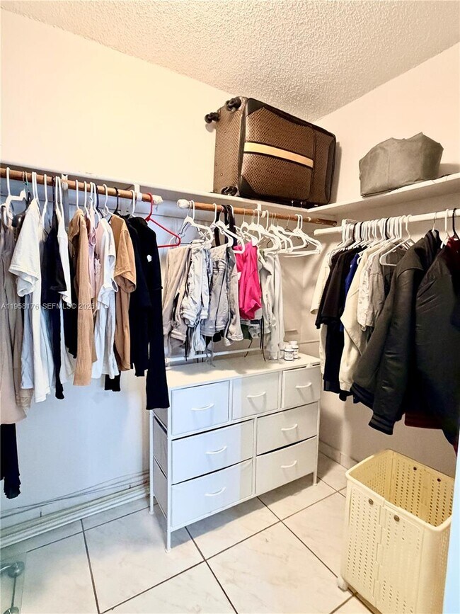 Building Photo - 305 W 68th St