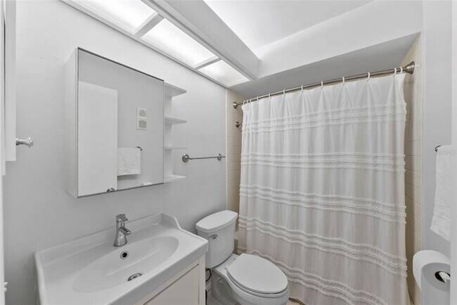 Building Photo - 2693 Sabal Springs Cir