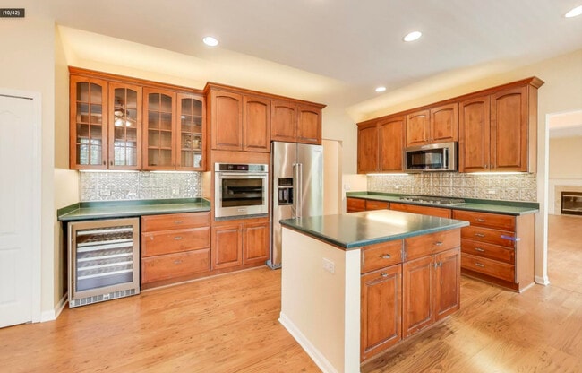 Building Photo - 11 Beaconsfield Ct