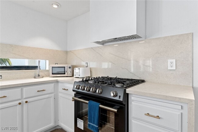 Building Photo - 2829 Via Florentine St