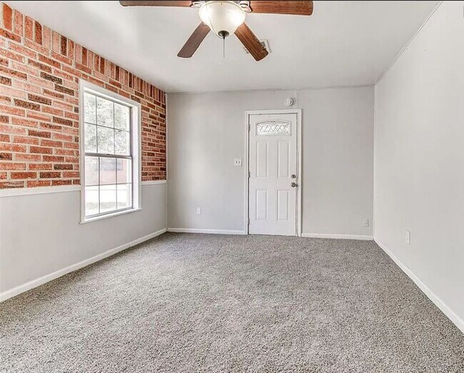 Building Photo - Charming & Refreshed 4 Bed / 1 Bath Home in Midwest City – $1,450/mo