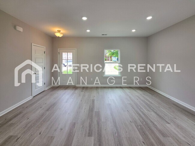 Building Photo - New Construction Townhome for Rent in Clanton, AL!