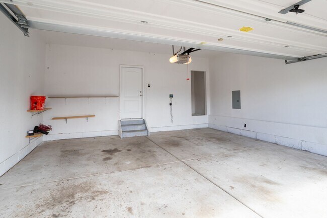 Building Photo - Well Maintained Home in Eastview Estates!
