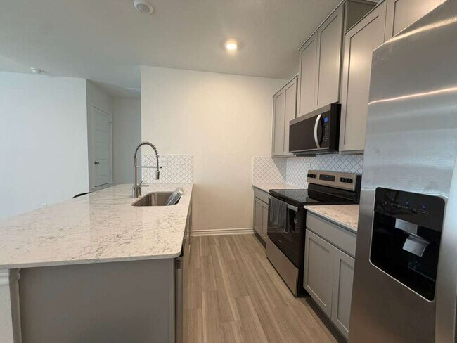 Building Photo - Move-In Ready 3 Bedroom + Flex Room in Prime 78245 Location