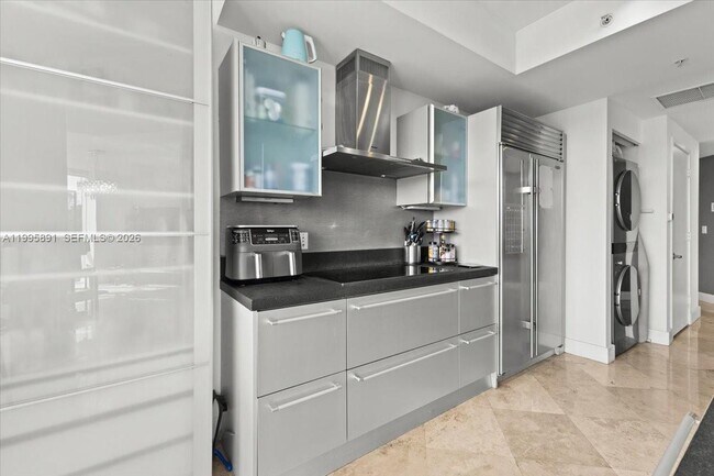 Building Photo - 18201 Collins Ave