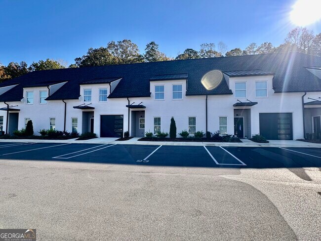 Building Photo - 119 Chateau Dr SE