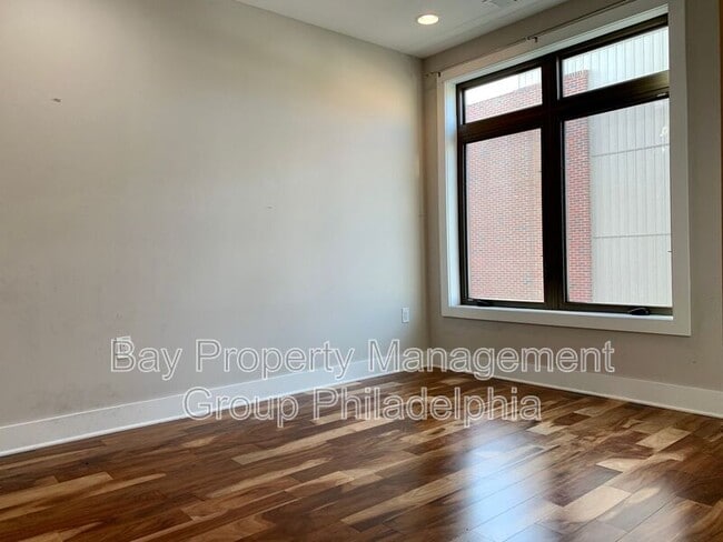 Building Photo - 842 N American St