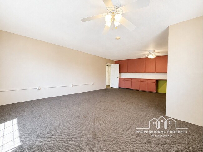 Building Photo - 3-bedroom, 3-bathroom home in Foothills Mobile Est