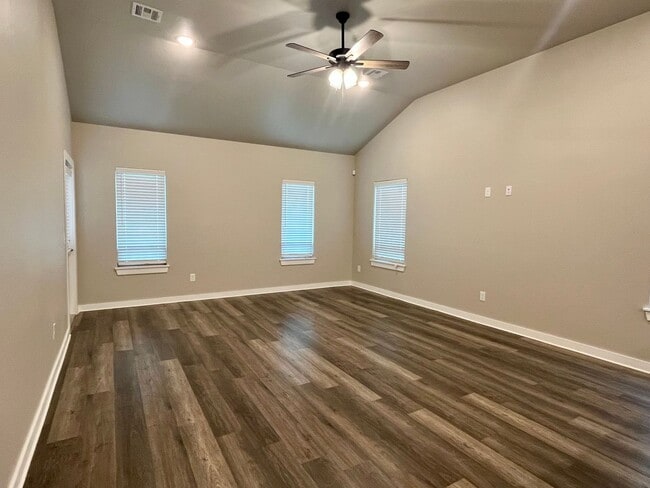 Building Photo - Beautiful 2 Bed 2 Bath! $500 Off First Full Month!!