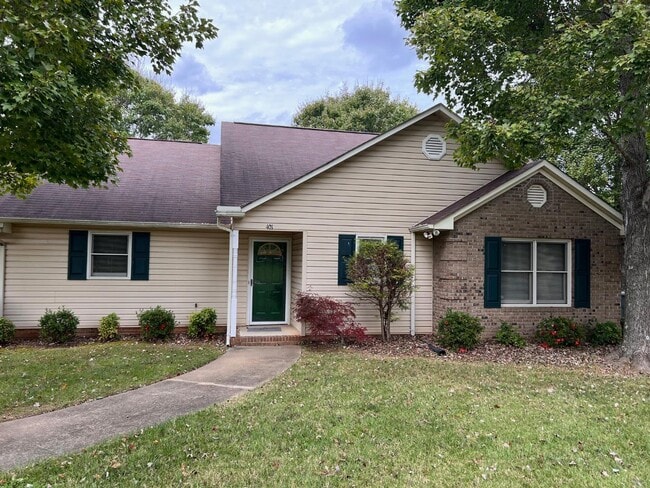 Building Photo - 401 Hidden Creek Cir