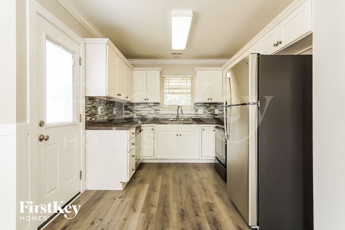 Building Photo - 221 Creekstone Tr