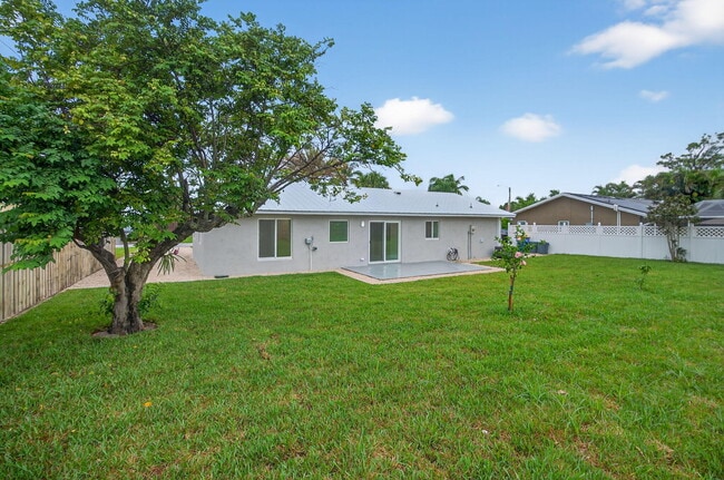Building Photo - 8776 SE Sandy Ln