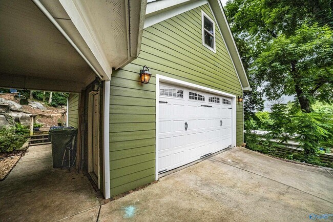 Building Photo - 1716 NE Wellman Ave